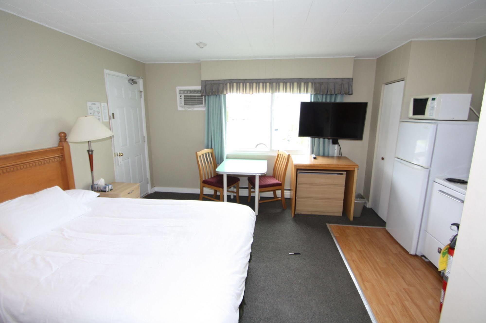 Harrison Spa Motel Harrison Hot Springs Exterior foto