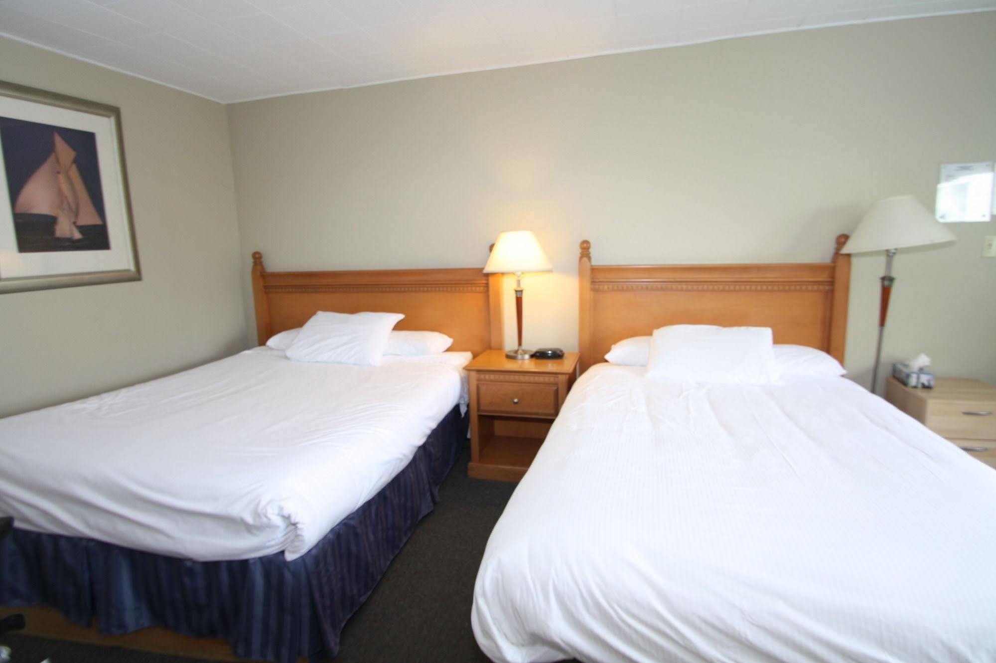 Harrison Spa Motel Harrison Hot Springs Exterior foto