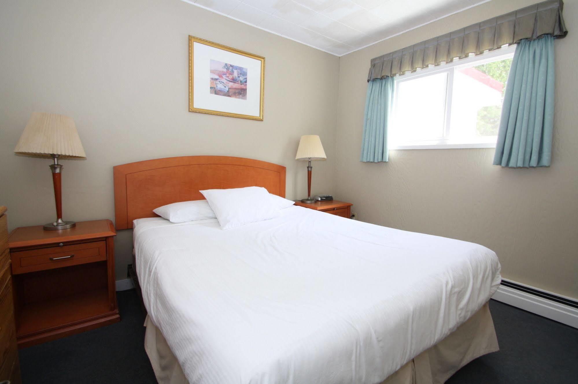 Harrison Spa Motel Harrison Hot Springs Exterior foto